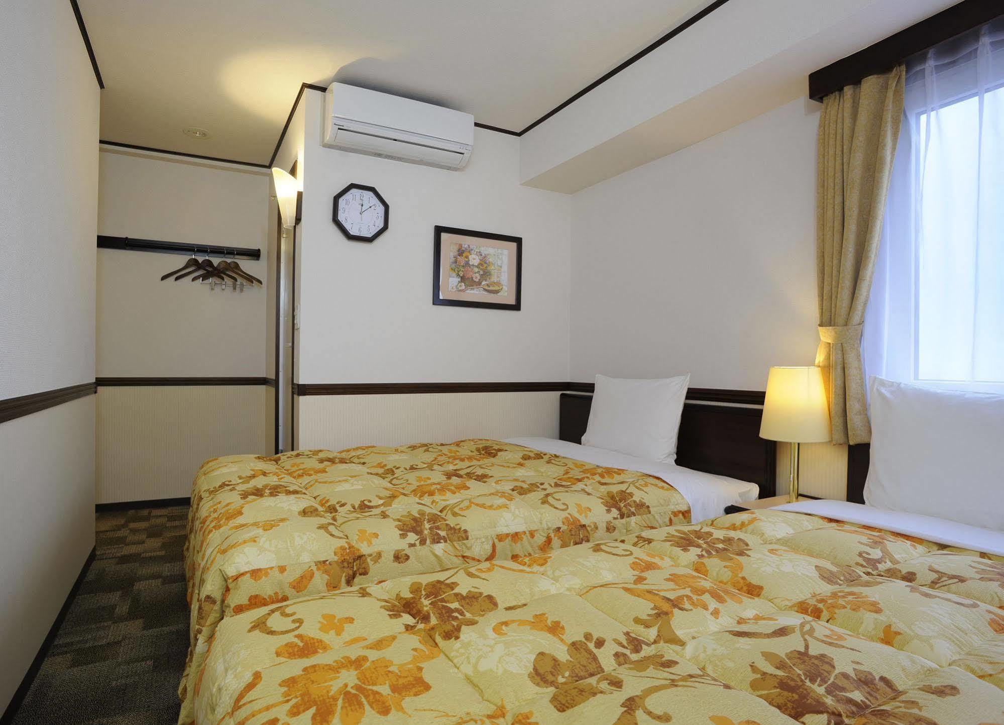 Toyoko Inn Aizuwakamatsu Ekimae Buitenkant foto