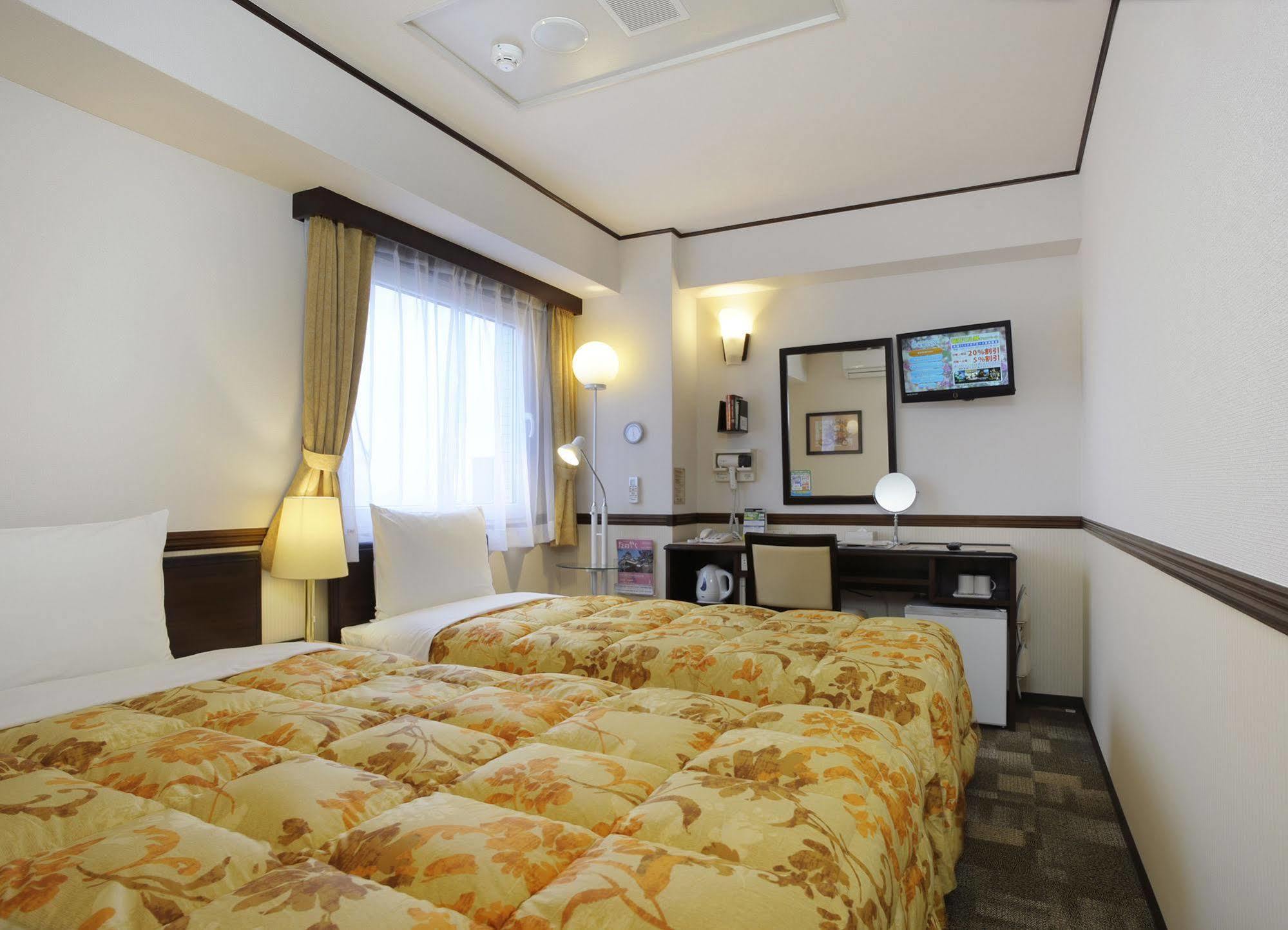 Toyoko Inn Aizuwakamatsu Ekimae Buitenkant foto